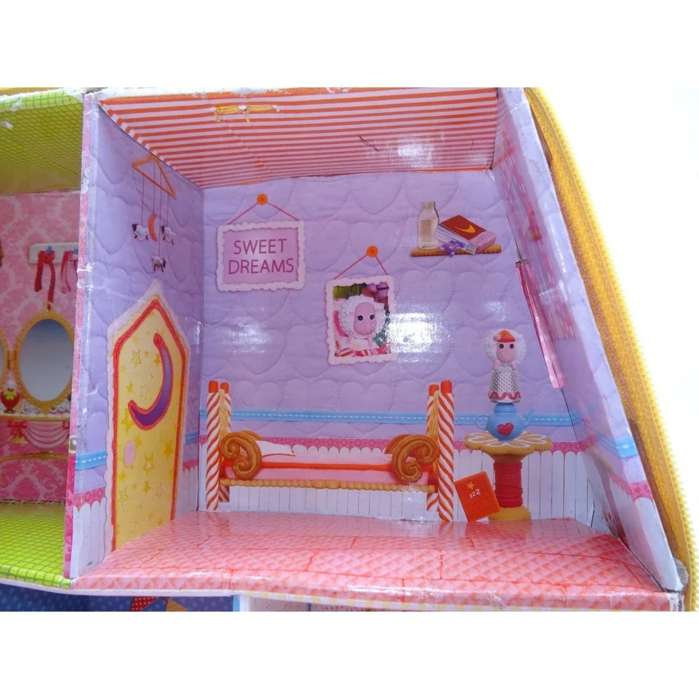 Lalaloopsy Carry Along Case & Doll House  2 Mini Dolls included Sunny‎ and Spot